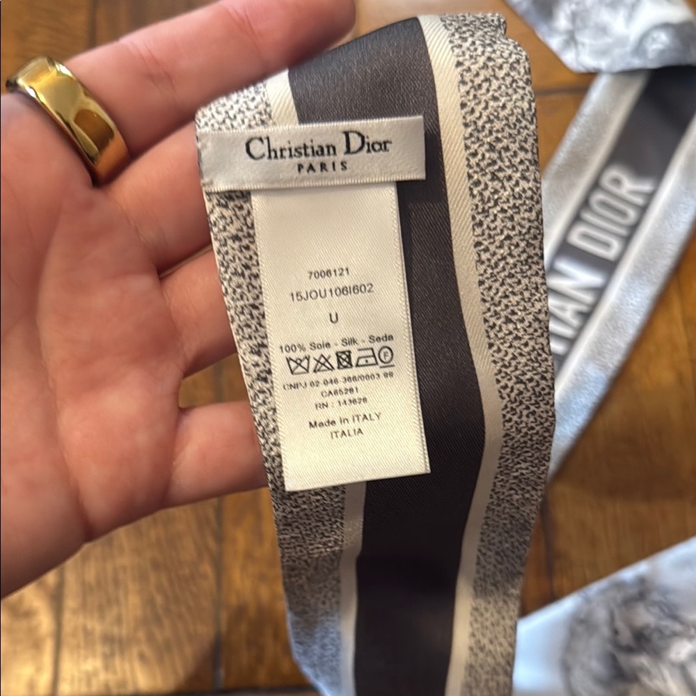 Christian Dior Mitzvah Scarf - Picture 4 of 4